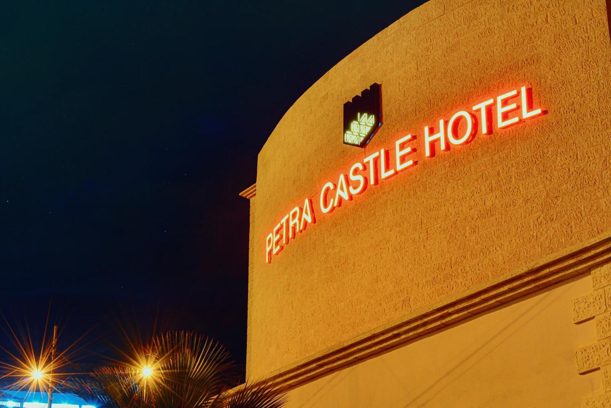 Petra Castle Hotel Wadi Musa Exterior foto