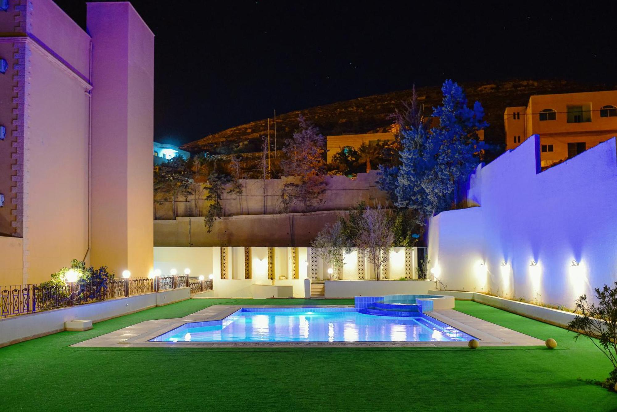 Petra Castle Hotel Wadi Musa Exterior foto